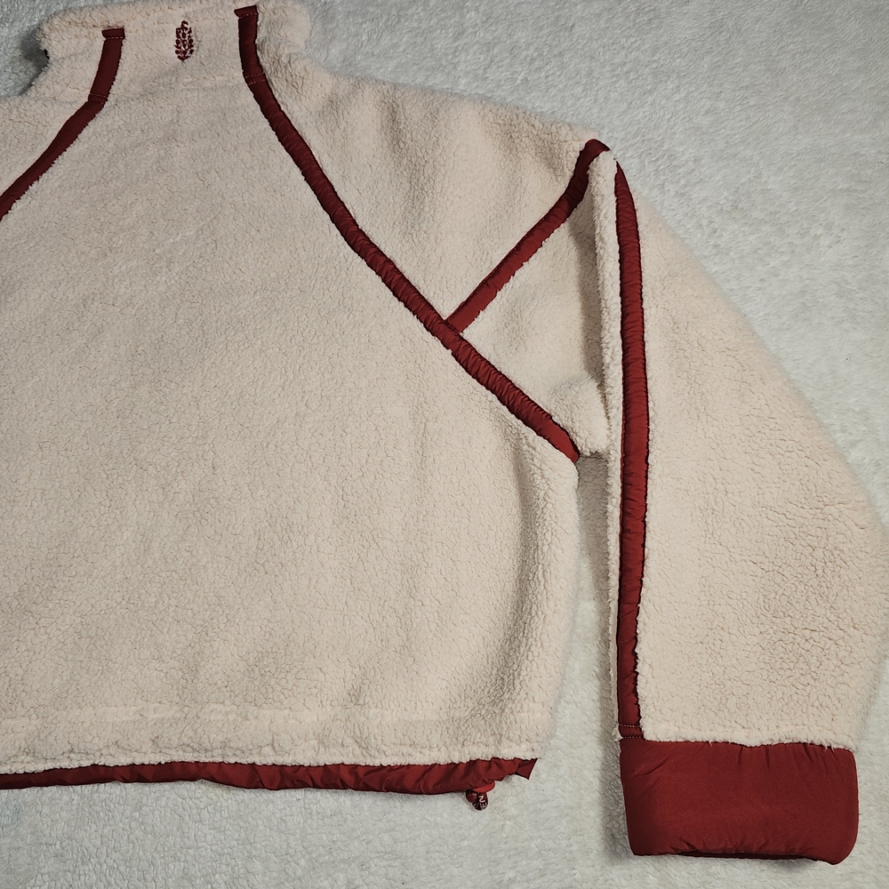 Women's Cream and Red Jacket - Picture 11 of 16